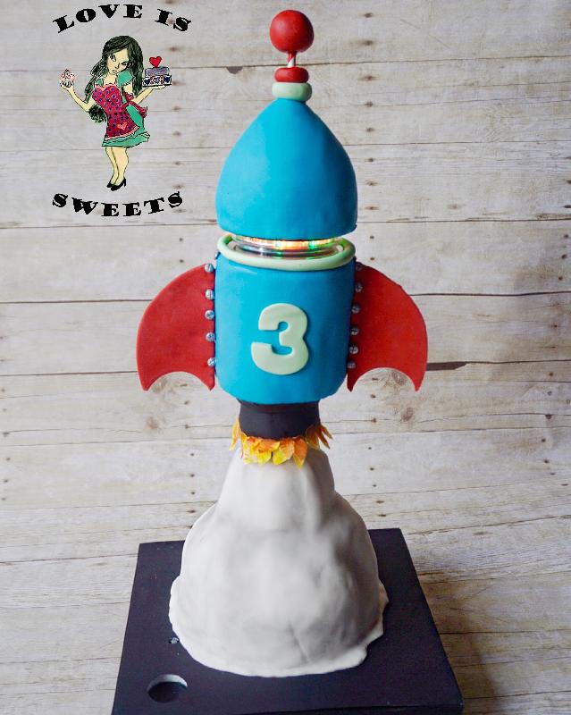 Rocketship Cake with Mayen