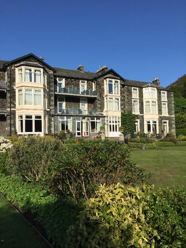 Would recommend to anyone looking for a luxurious stay on the side of the lakes.