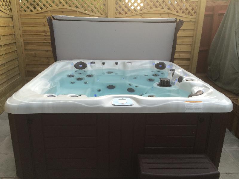 Hot tub superstore first class !.