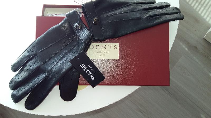 La classe !!! Les Gants de James Bond