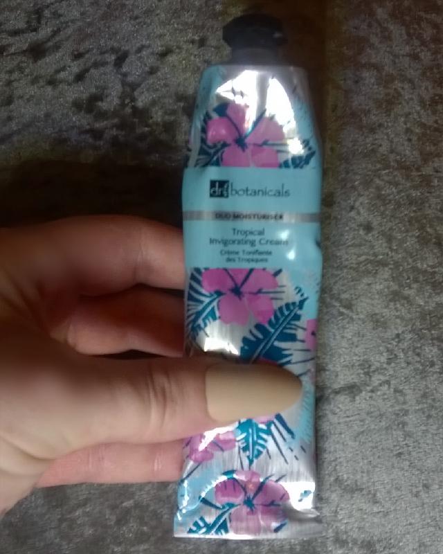 Love how this cream has balanced out my blemished skin.