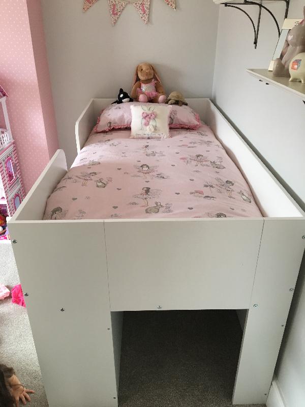 Great bed, great delivery team no instructions 😩