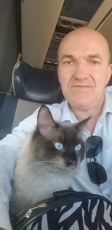 The driver  maket big dill for having  cat in my lap very  Disappointed