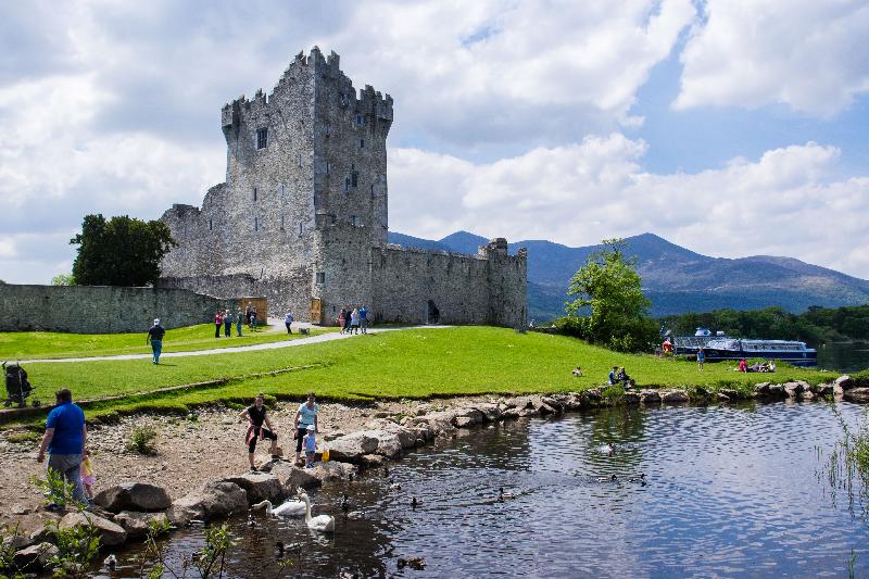 Excellent introduction to all of Ireland in 14 days.
