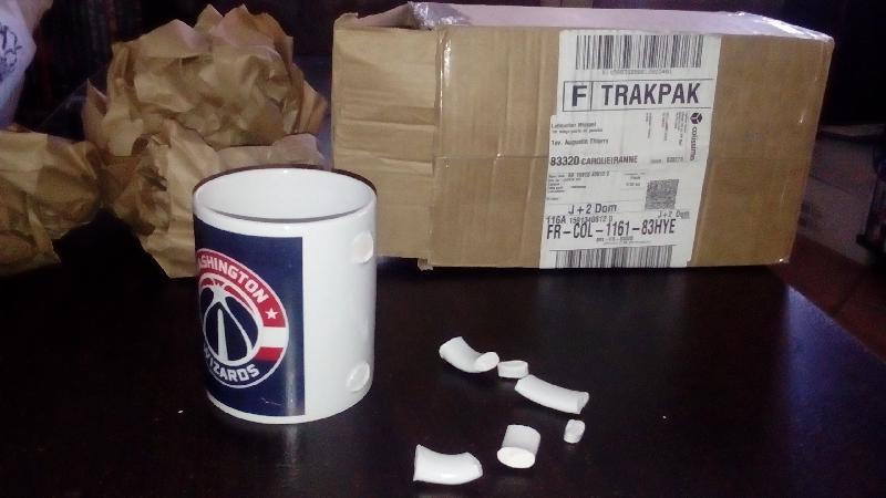 Bonjour,  j'ai mis une étoile , mug washington wizard reçu cassé.