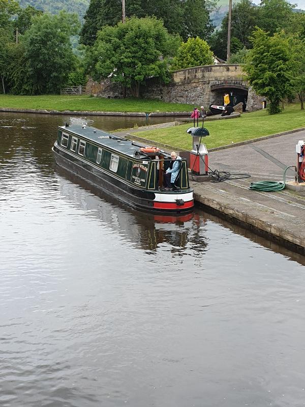 Best narrow boat hirer