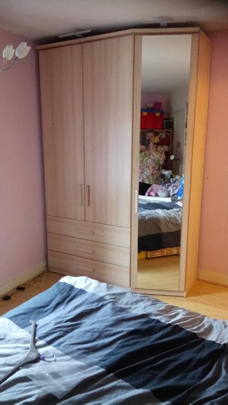 Fantastic wardrobe and drawers, fitted expertly