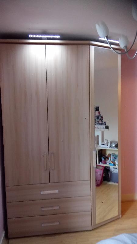 Fantastic wardrobe and drawers, fitted expertly