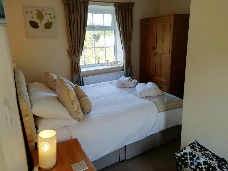 Rural cottage with close up steam train experience