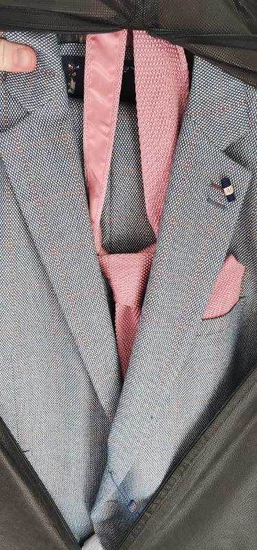 Proffessional and high quality suits at a great price!