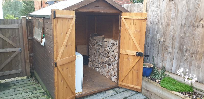The Ash logs are superb. So flammable that I don't even need kindling!