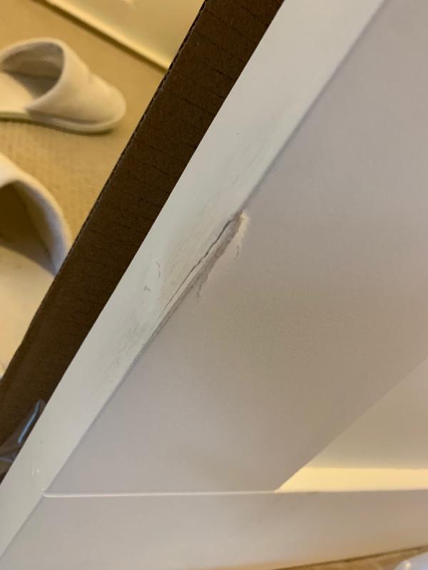 Door delivered damaged and without fitting instructions
