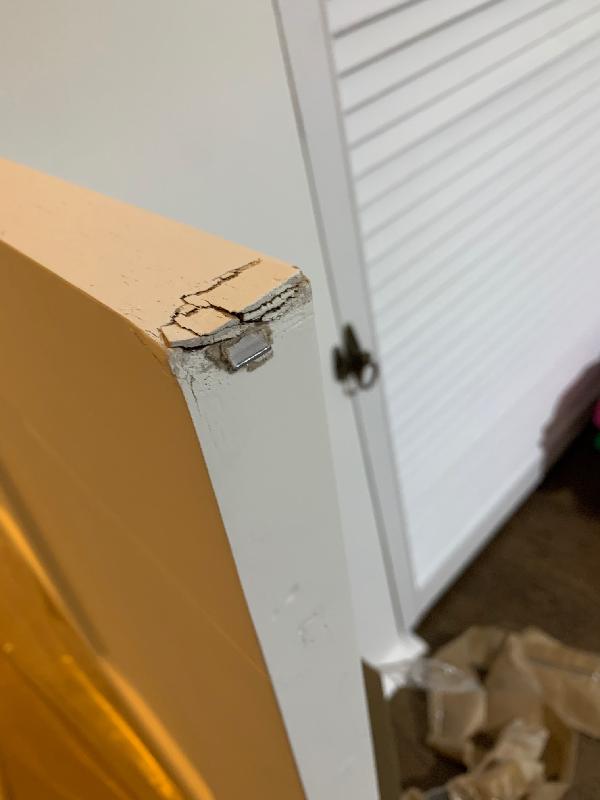 Door delivered damaged and without fitting instructions