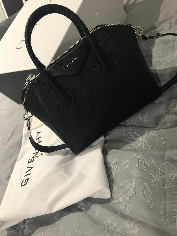 Fast delivery and beautiful bag!!