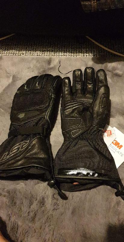 Winter gloves with heating
