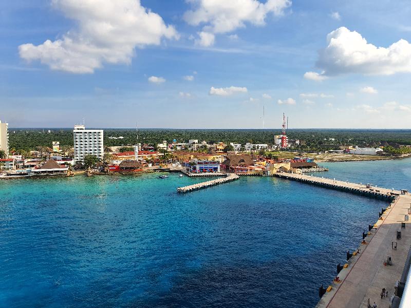 Professional efficient apolit and with excellent knowledge of the travel in