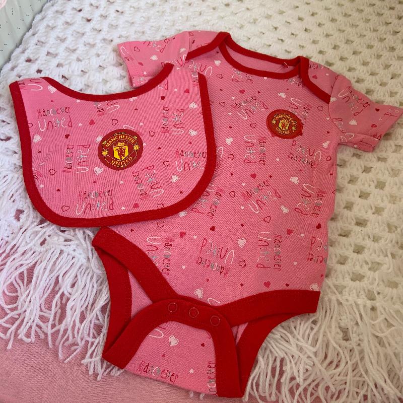 Manchester United Bodysuit & Bib Set - Pink/Red - Baby