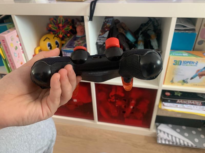 Funda mando PSP 4 muy mala
