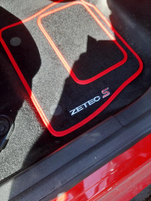 Ford Focus Mk3 (2011-2018) Tailored Logo Car Mats + Zetec S Logos