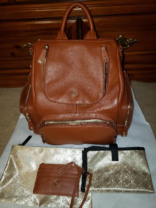 Beautiful bag and fast shipping!