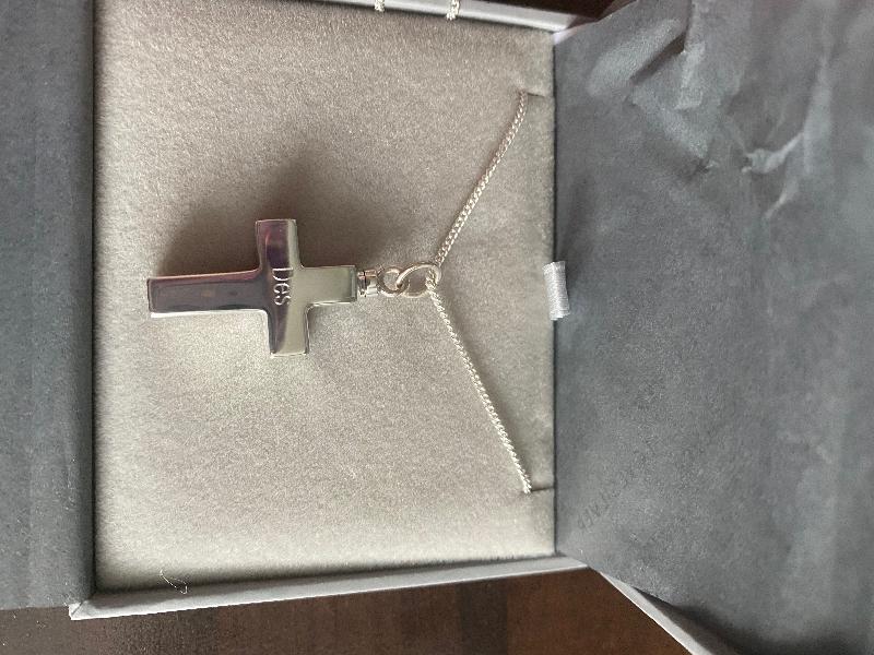 This is a beautiful cross and chain