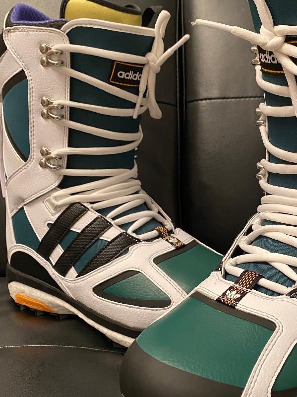 Snowboarding boots