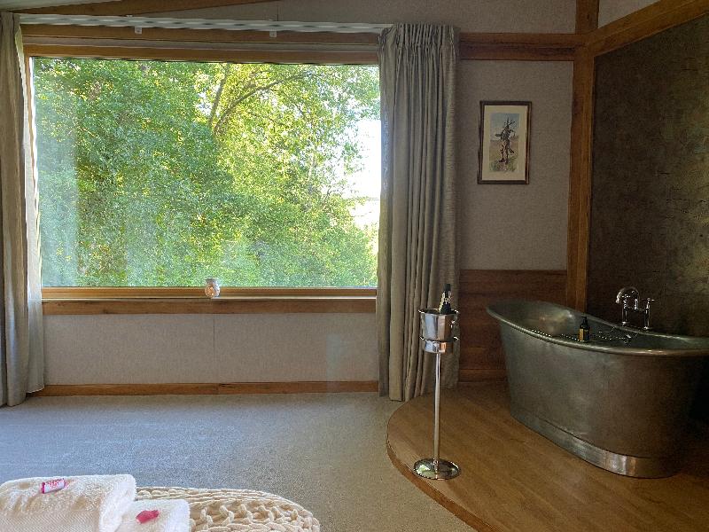 Stunning location, great accommodation, brilliant experience.