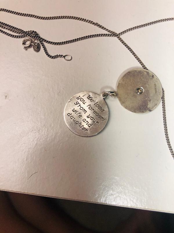 This product is fake!!!!! This product is not made of silver!!!!!!