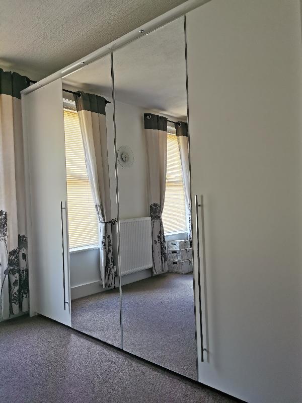 Beautiful wardrobe, bad instructions