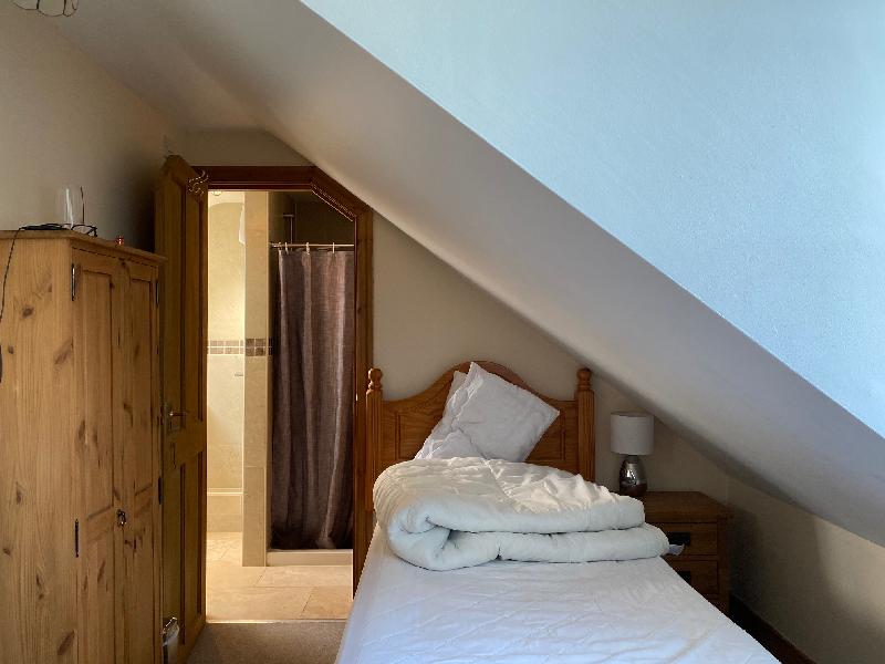 Very nice location but let down by a poorly maintained cottage