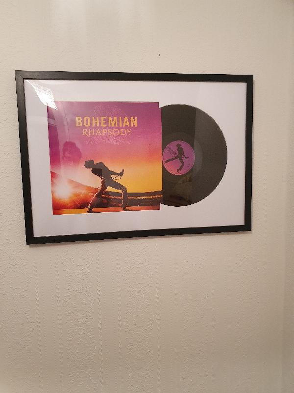 Nice Frame that compliments Vinyl nicely