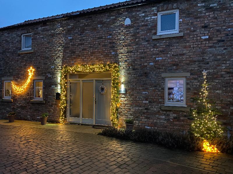 Great product - front door looks Christmassy now!