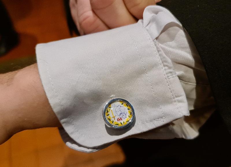 Excellent cufflinks.  Perfect image on each.