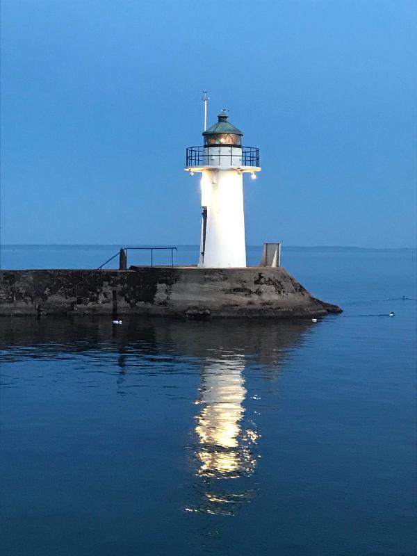 Besökte Bellevue hotell i Hjo, ligger direkt på Vätterns strand och hamn.