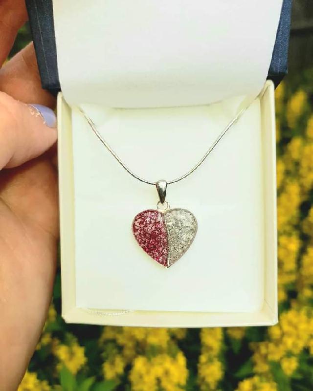 Beautiful necklace and amazing service!