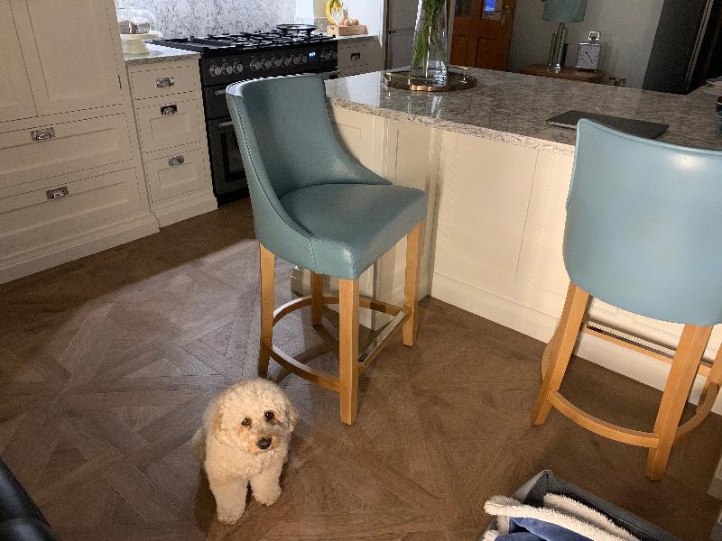Beautifully made bar stools and extremely excellent service by Zowie and Mi