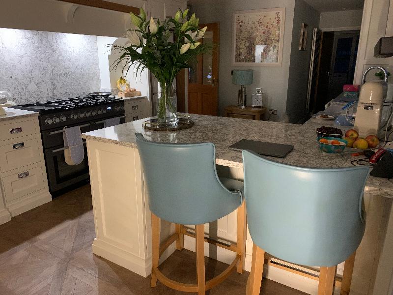 Beautifully made bar stools and extremely excellent service by Zowie and Mi