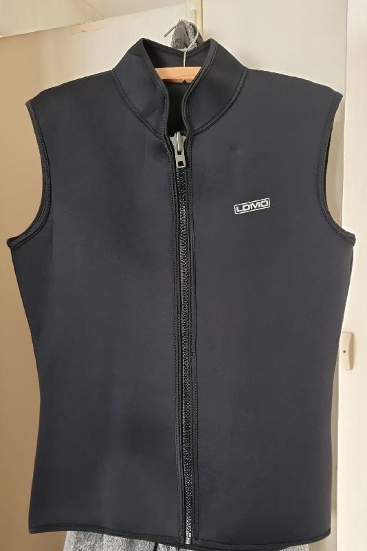 Gents sleeve less zipped vest