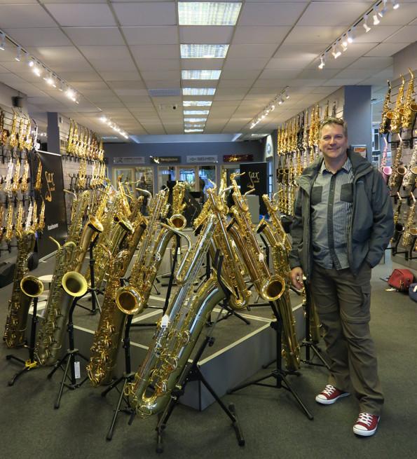 Theo Wanne Slant Sig2 (6*) with '49 Buescher B11 Top Hat and Cane