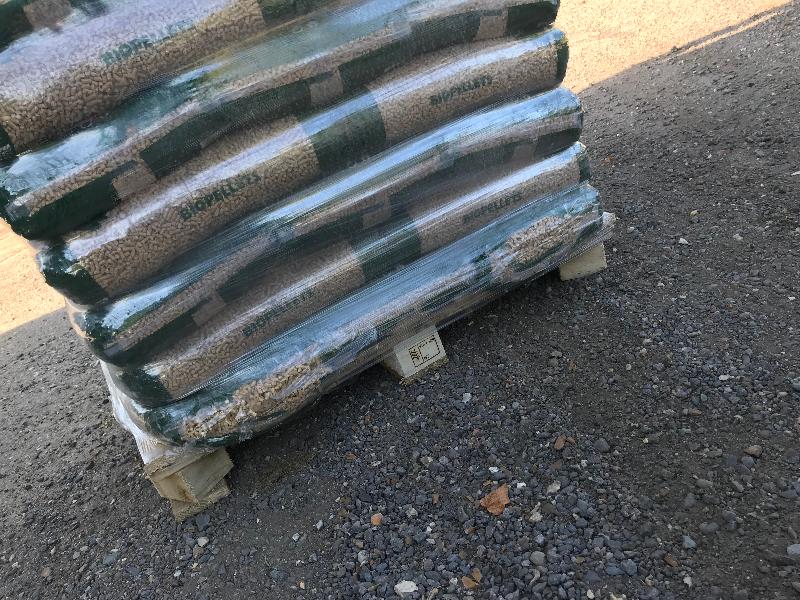Broken pallet. Split bags. No resolution from customer service. Very poor.