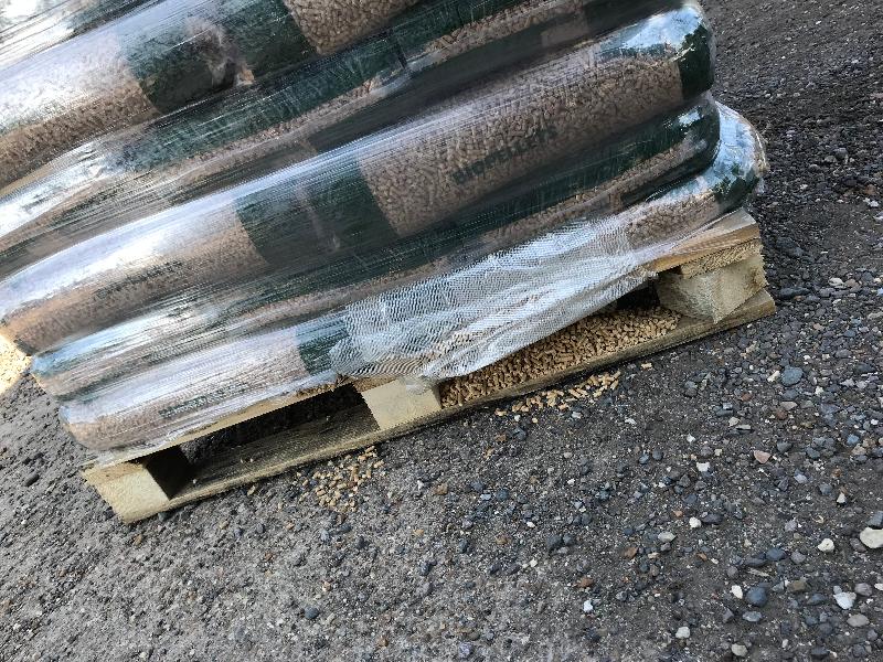 Broken pallet. Split bags. No resolution from customer service. Very poor.