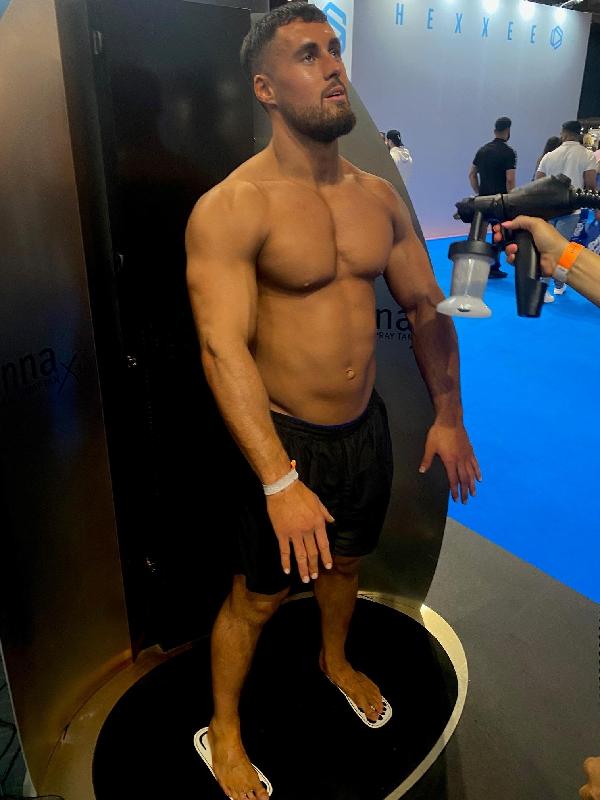 Arnold Sports Festival Model for Spray-tanning