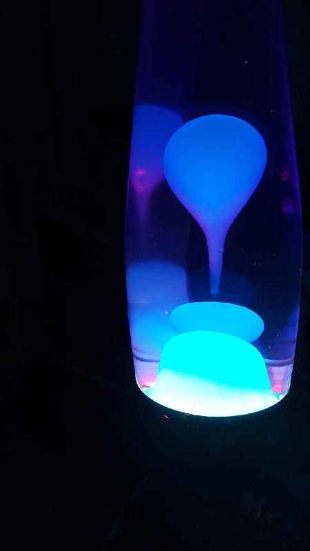 An amazing qualitative lavalamp with a wonderful design.