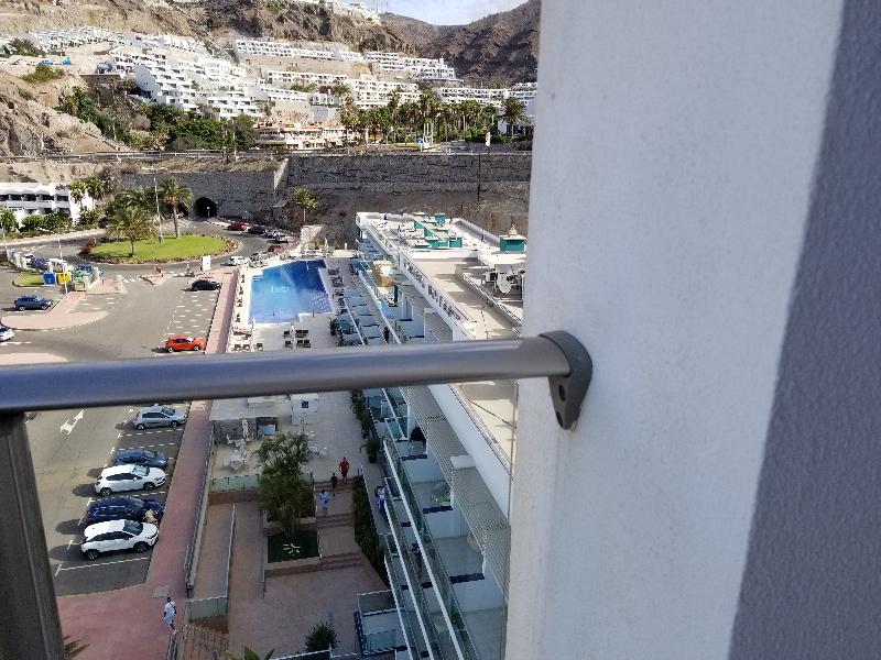 Paid alot of money for room & area that i didn't get. Nothing to make up 4