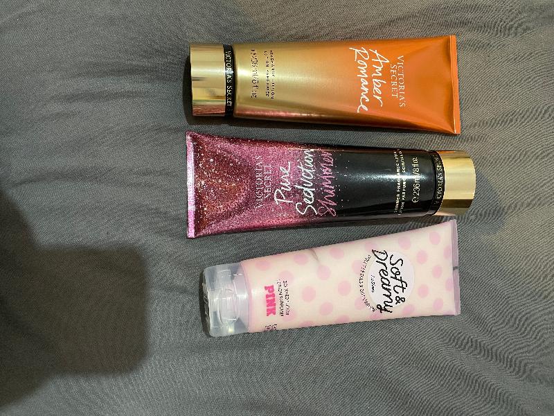 Fragrance is great.Non greasy texture. Loved them!!!