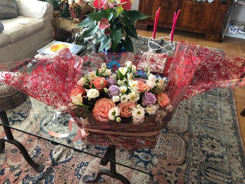 Gorgeous arrangement delivered on time. Would use this  service again