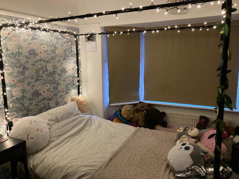 Lovely 4 poster bed