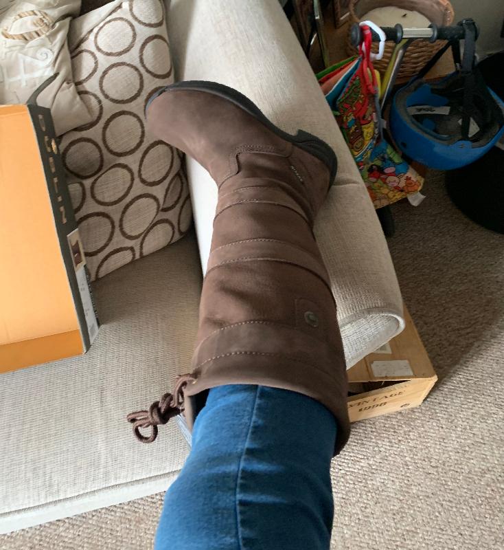 Fast delivery and easy to navigate website. Shoes are fabulous.
