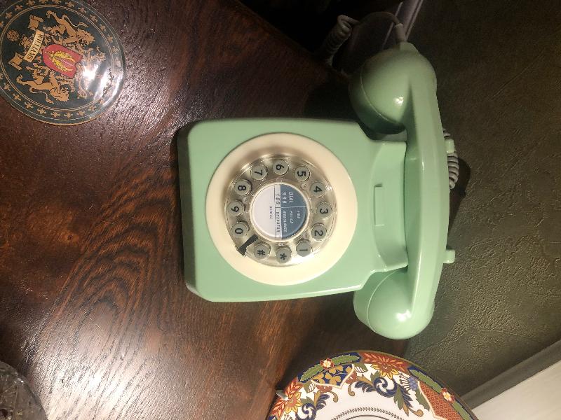 Good quality retro telephone which looks and feel just like the original.