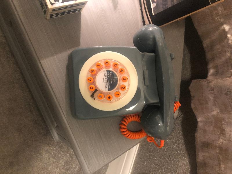 Good quality retro telephone which looks and feel just like the original.